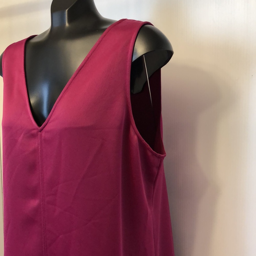 ANNE KLEIN Claret sleeveless dress . V Neck at front and back . - Picture 2 of 11